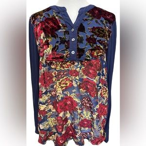 COPY - Gorgeous navy blouse with velvet floral details. Flowy and lightweight. S